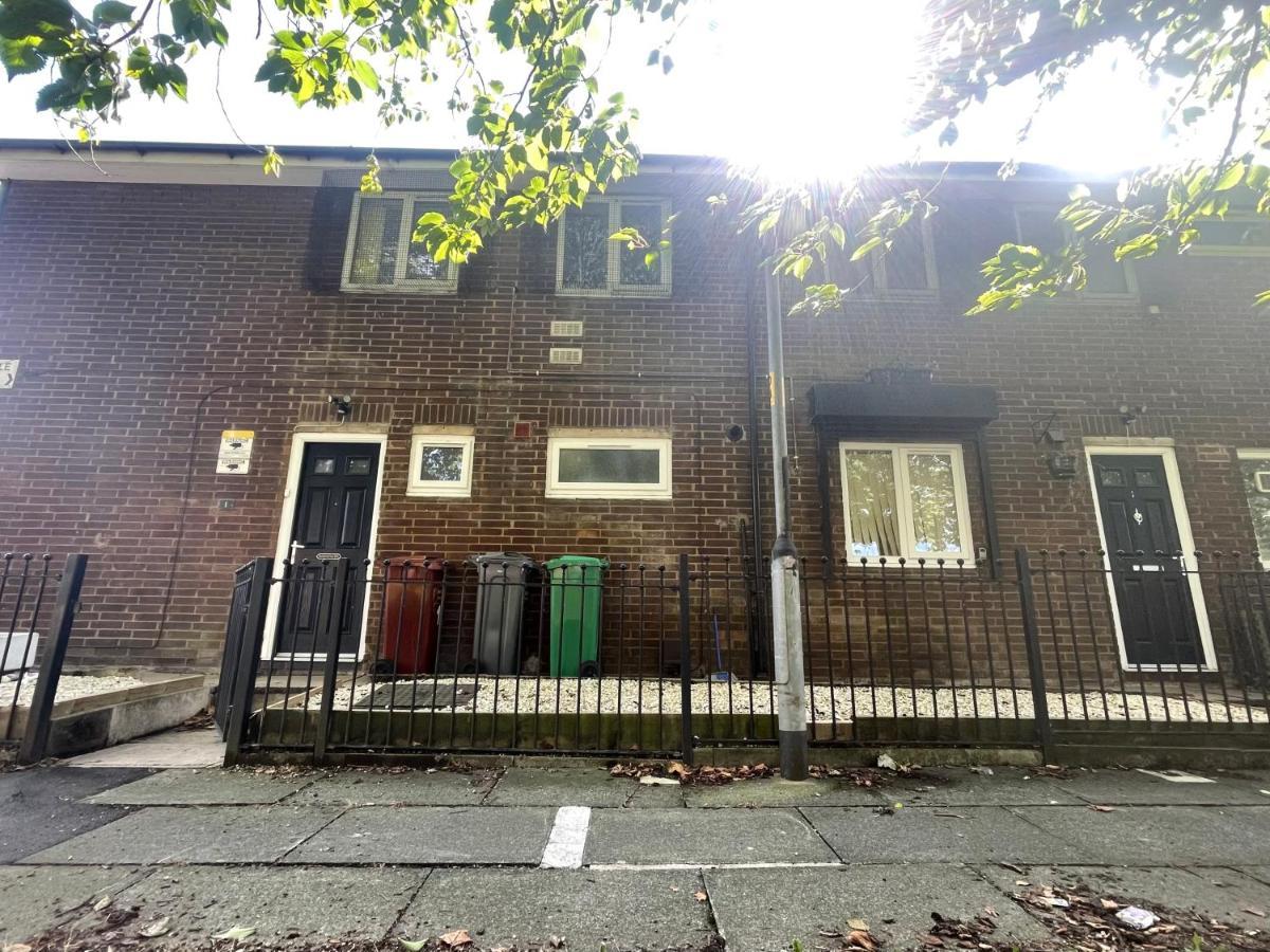 Bright, Warm & Cozy House In Harpurhey Apartment Манчестър Екстериор снимка